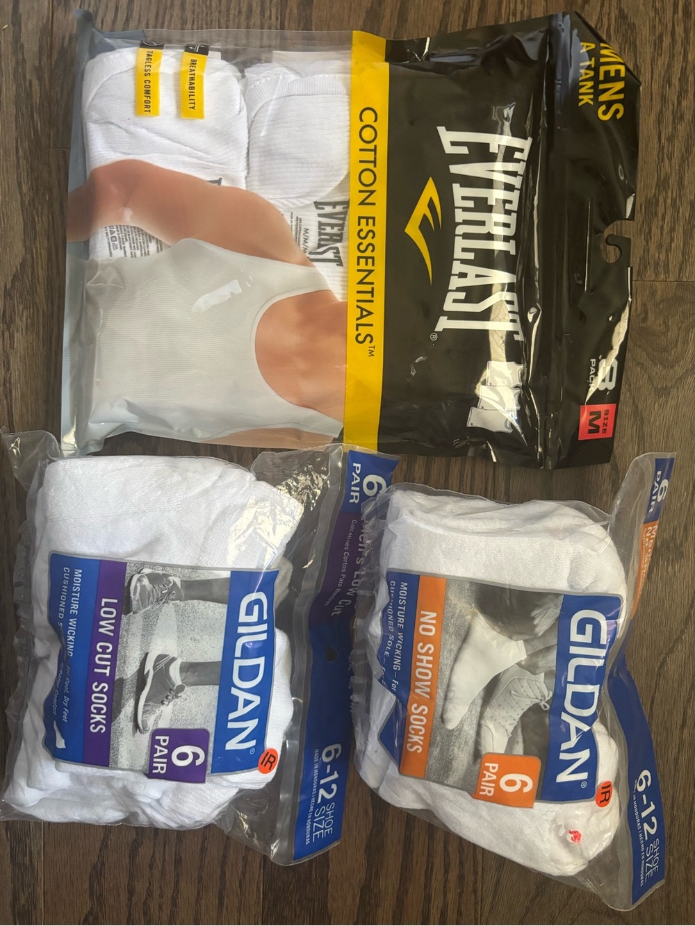 Everlast White Men's Cotton Tank Top M and two packs Gildan socks 6-12 shoe
